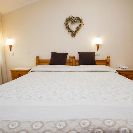 Silene Parking And Garage Hotell 3*